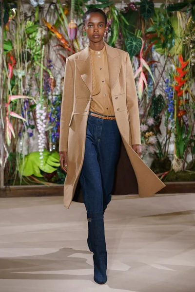 Look 28